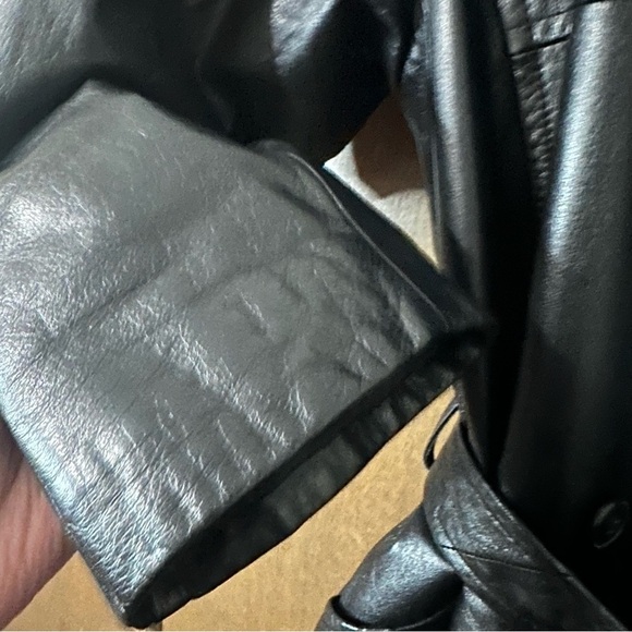 Danier Women's Sleek Black Button Leather Trench Waist Tie Coat Sz Medium - Picture 5 of 15